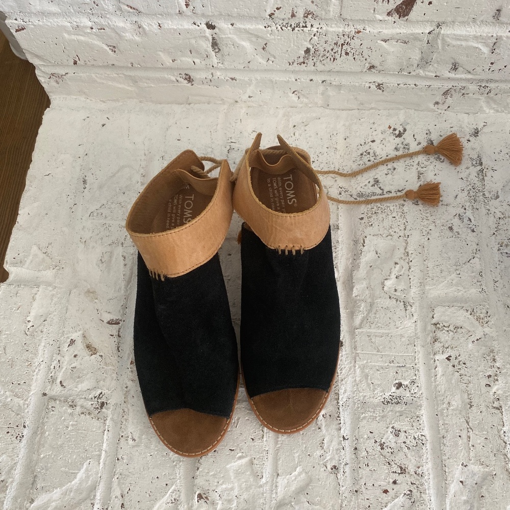 Toms
